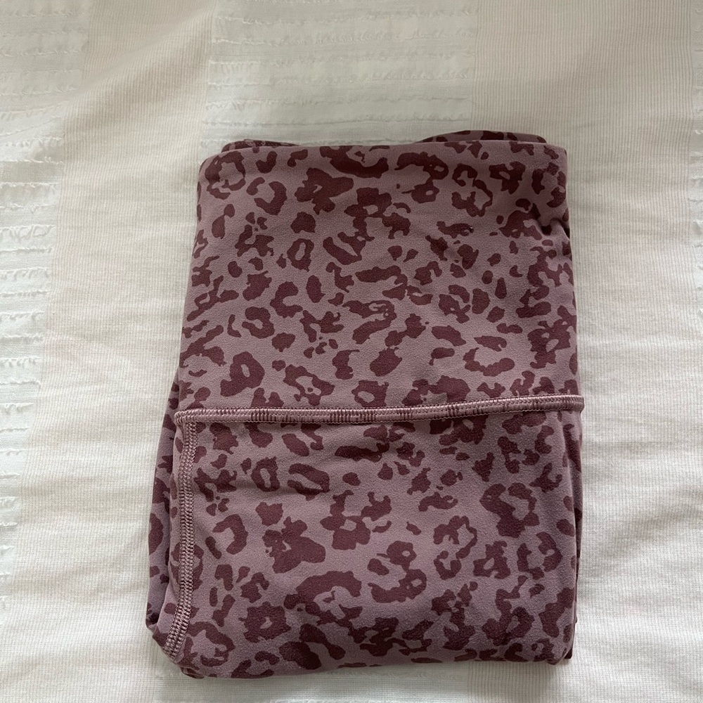 Athleta ultra high rise elation rights. Size small petite. 25inseam.